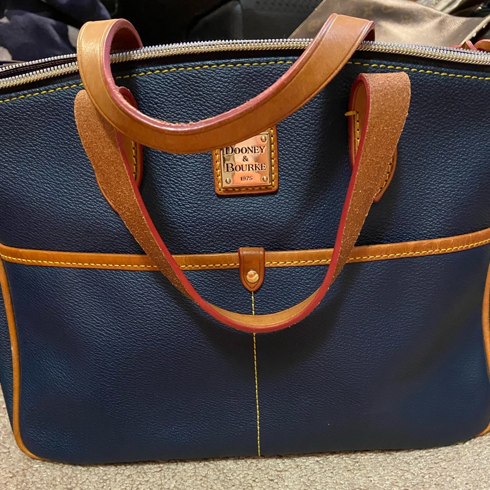 Small Daniella Dooney and Bourke satchel in Blue with red interior!!!!!